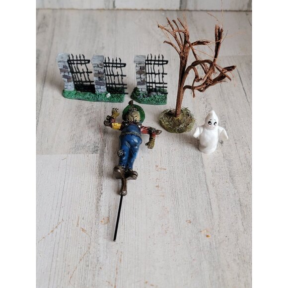 Halloween Gates scarecrow ghost Village accessory set decor - Picture 1 of 9